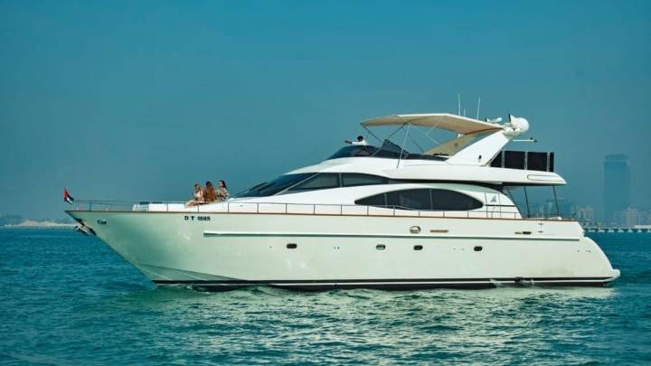 85 ft Yacht With Jacuzzi Dubai Marina