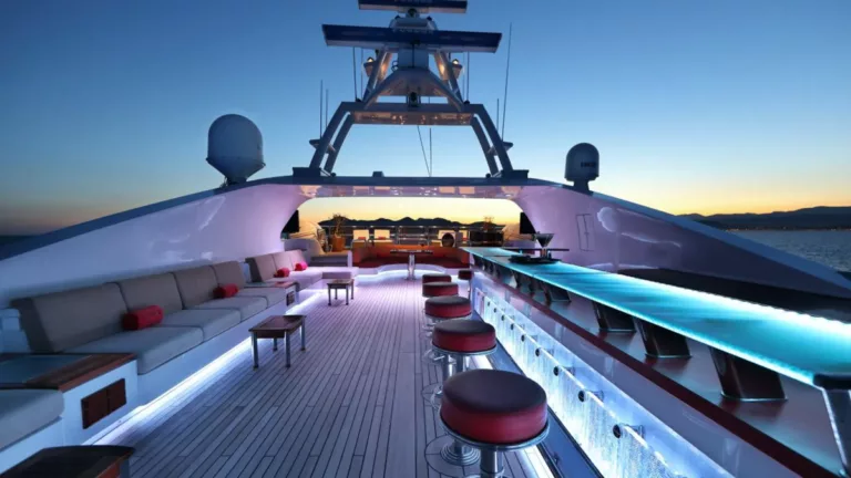 private yacht with food dubai